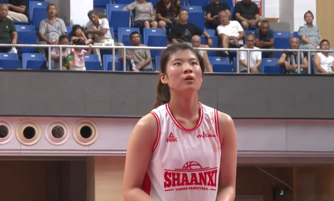 篮板惊艳, 压哨打进, 拉开到了 篮板惊艳, 压哨打进, 拉开到了